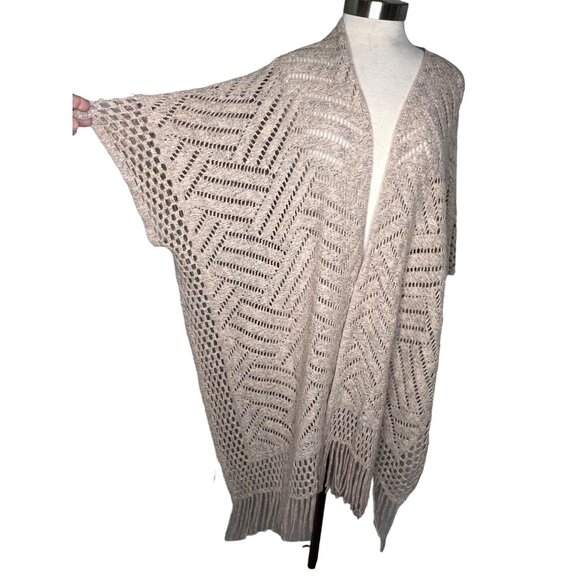 Anthropologie Akemi & Kin pink rose Ruana poncho All size fringe herringbone ope - Picture 5 of 11